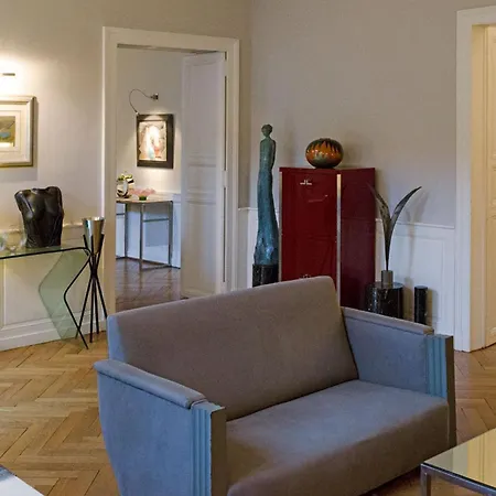 לינה וארוחת בוקר Maison D'hote De Myon 3*