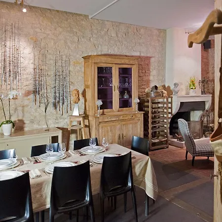 לינה וארוחת בוקר Maison D'hote De Myon 3*
