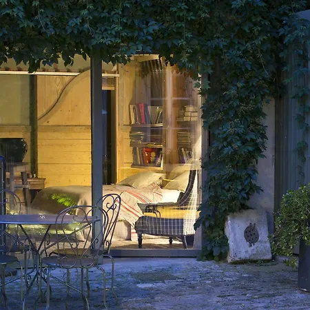 לינה וארוחת בוקר Maison D'hote De Myon 3*