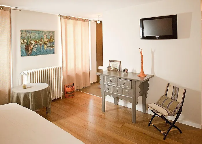 Oda ve Kahvaltı Maison D'hote De Myon 4*